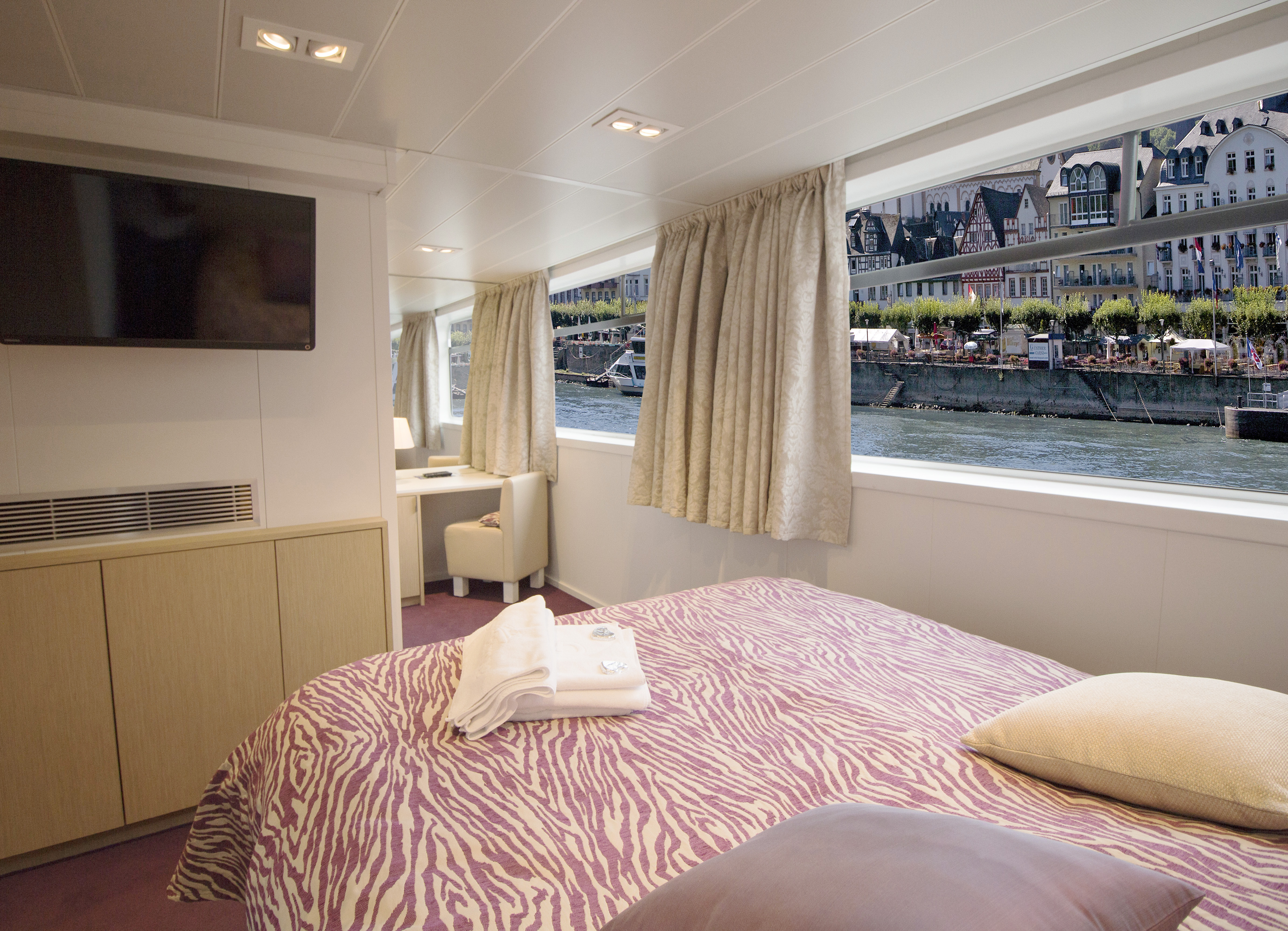 CroisiEurope MS Lafayette Cabin 5.jpg